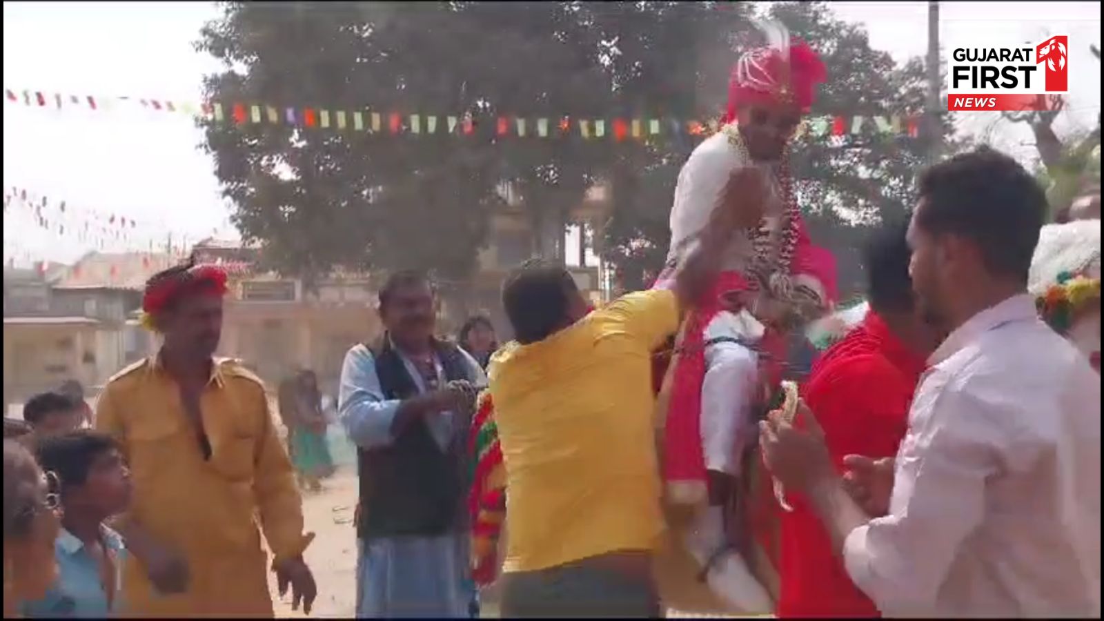 The groom was beaten up on the occasion of a wedding in Mansana's Chadasana village